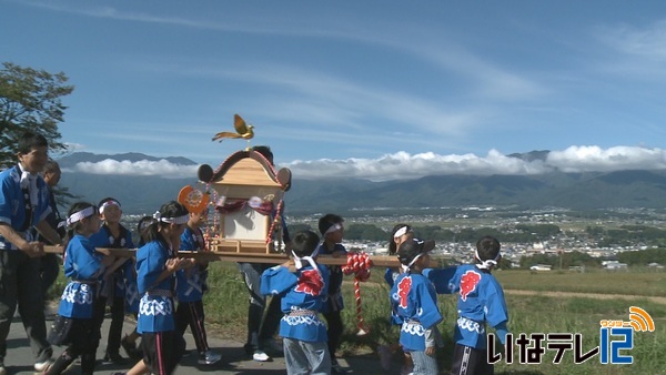 福与諏訪社の秋の例大祭　子供みこし練り歩き