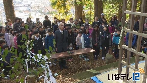 箕輪町木下で天神様の祭り　学業成就を祈る