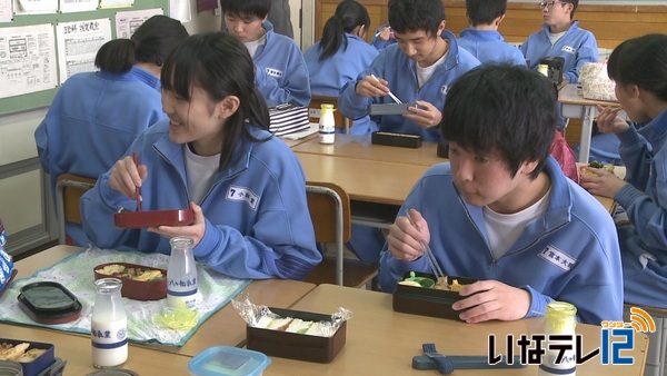 箕輪中学校　お弁当の日