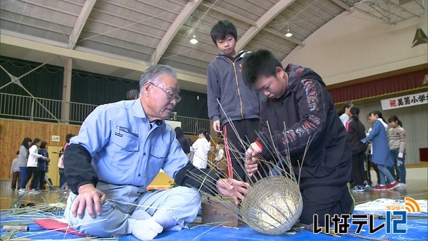 美篶小児童が篶竹細工学ぶ