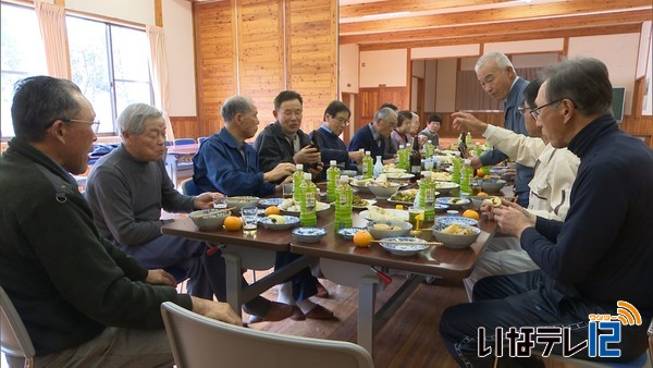 下小沢あかりの会　手作りのおやき味わう