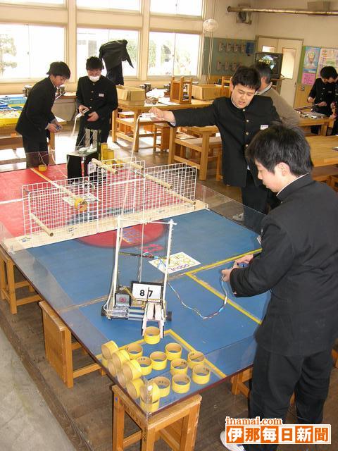 中学生が手作りロボットで競う　上伊那コンテスト2月11日