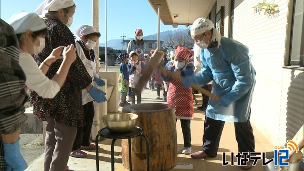 南箕輪村中部保育園もちつき