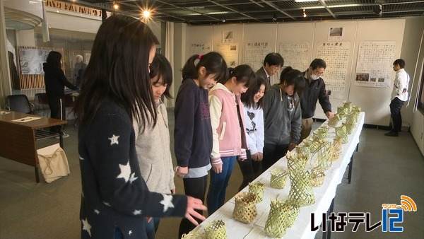 伊那小学校６年孝組　卒業前に「竹かご展示会」