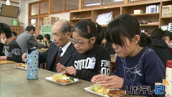 東春近小４年生りんご学習感謝の会