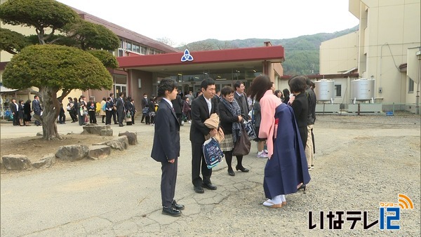 卒業式シーズン本番　上伊那の小学校でも卒業式　