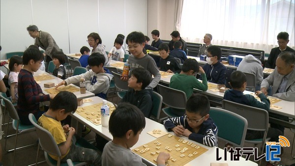 親子将棋教室　子どもたちが対局