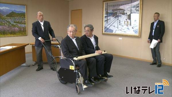 災害時に活躍　２人乗り車いすを寄贈