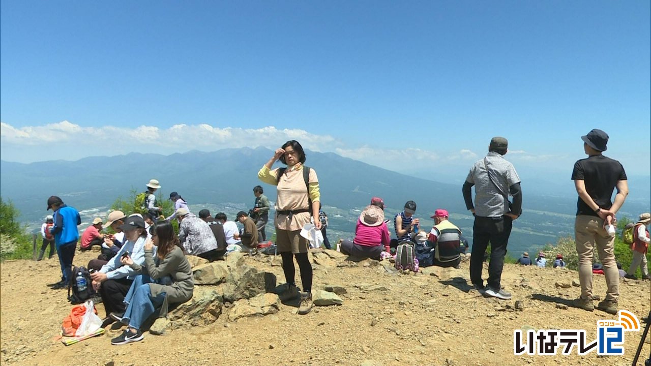 入笠山で開山式