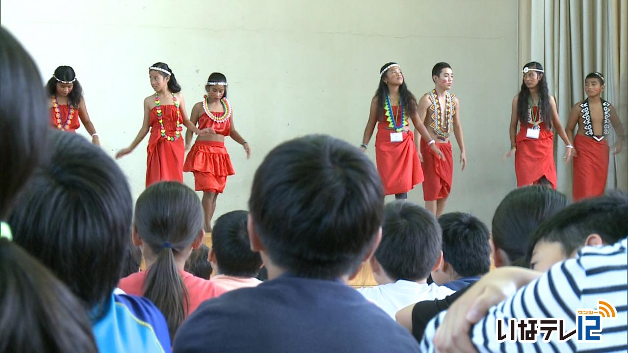 ミクロネシア伝統の踊り披露