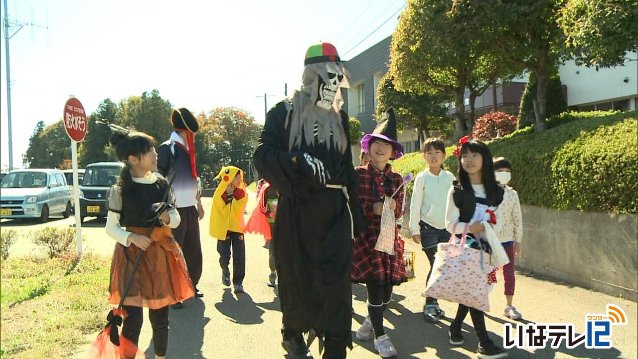 ハロウィンと餅つき楽しむ