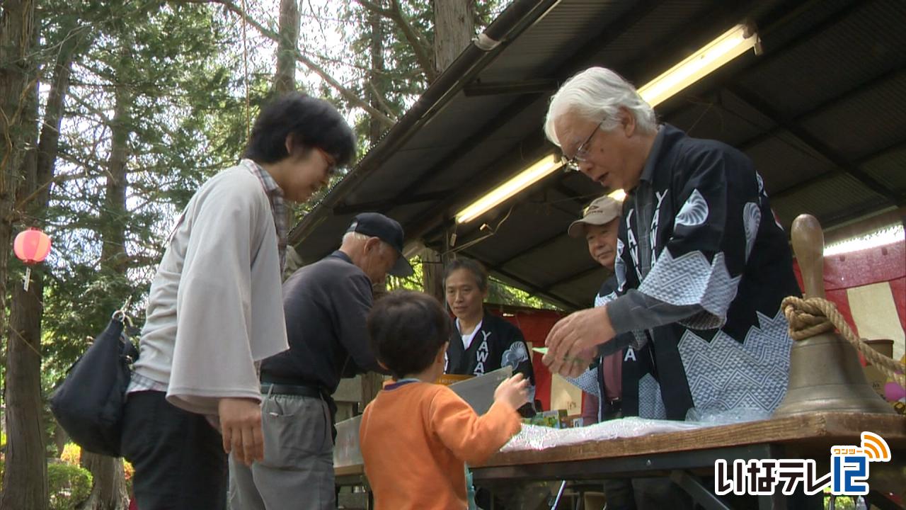 高尾公園で例大祭＆つつじ祭り