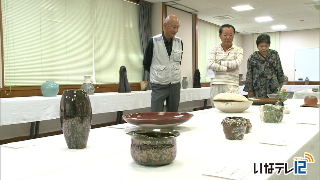 箕輪陶芸研究会が２７回目の展示会