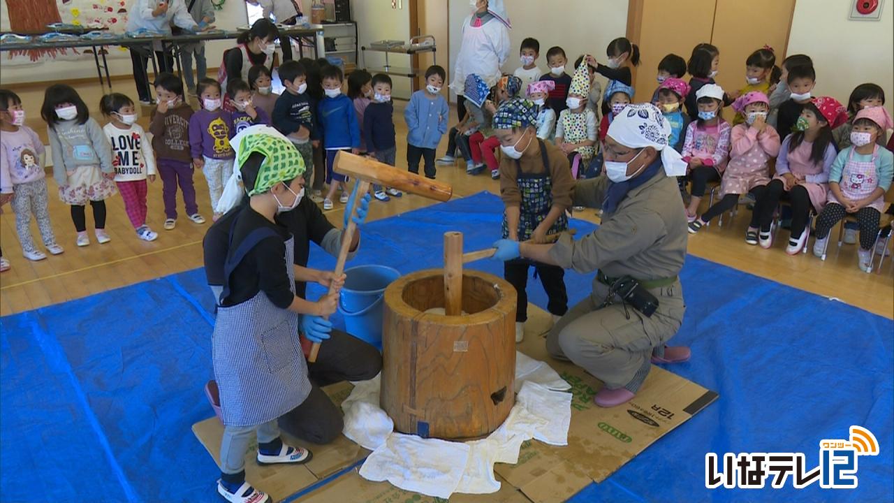 富県保育園で園児が餅つき交流