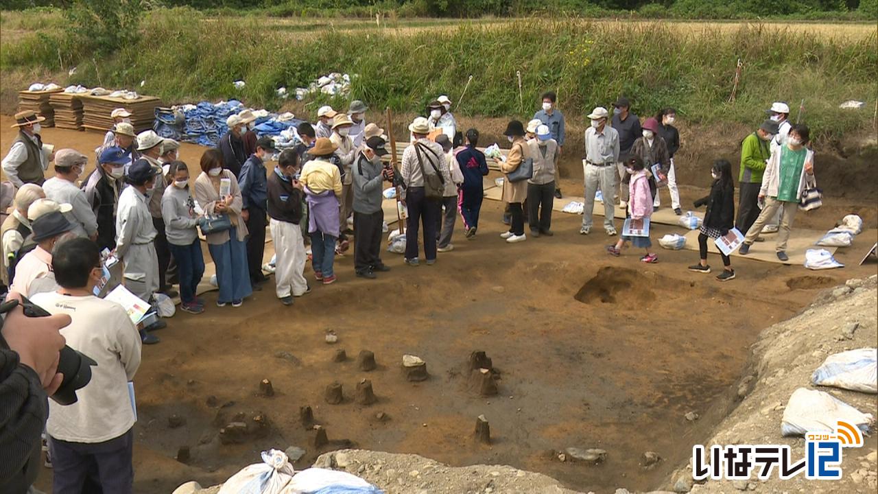 原垣外遺跡を地域住民が見学