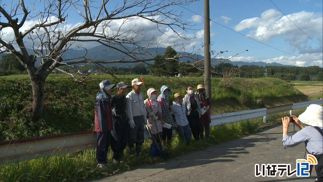 村岡にっこり会　最後のクルミ拾い