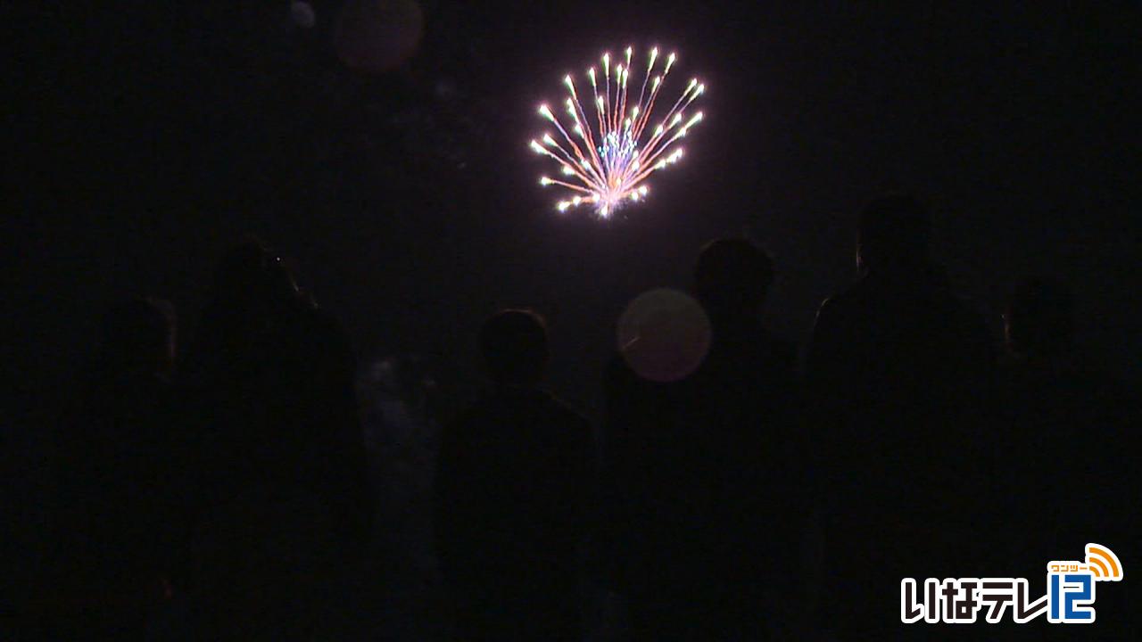南箕輪村で子ども達の進級・進学を祝う花火　打ち上げ