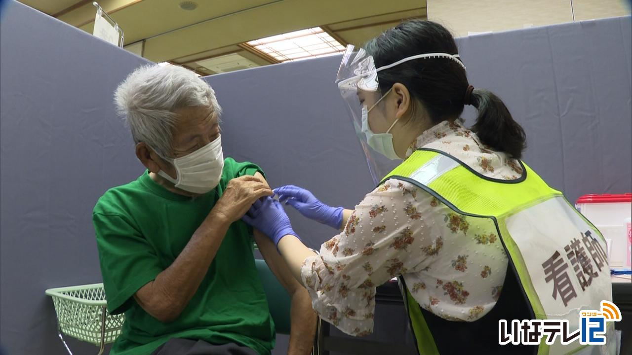 南箕輪村で高齢者の集団接種始まる