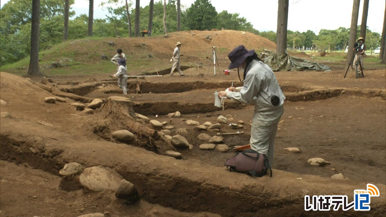 老松場古墳群で埋葬か所の発掘調査