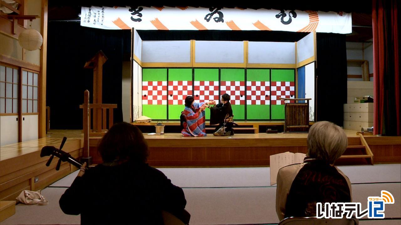 中尾歌舞伎　２年ぶりの公演に向け衣装を着て稽古