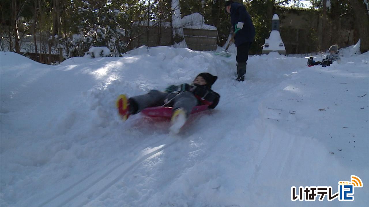 上牧の里山でそりすべり