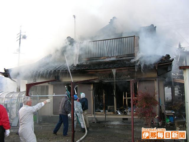 伊那市青島で住宅を焼く
