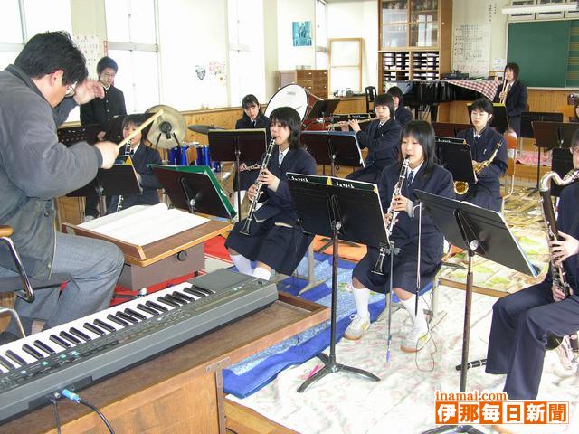 宮田中吹奏楽部が初の校外演奏会に向けて練習
