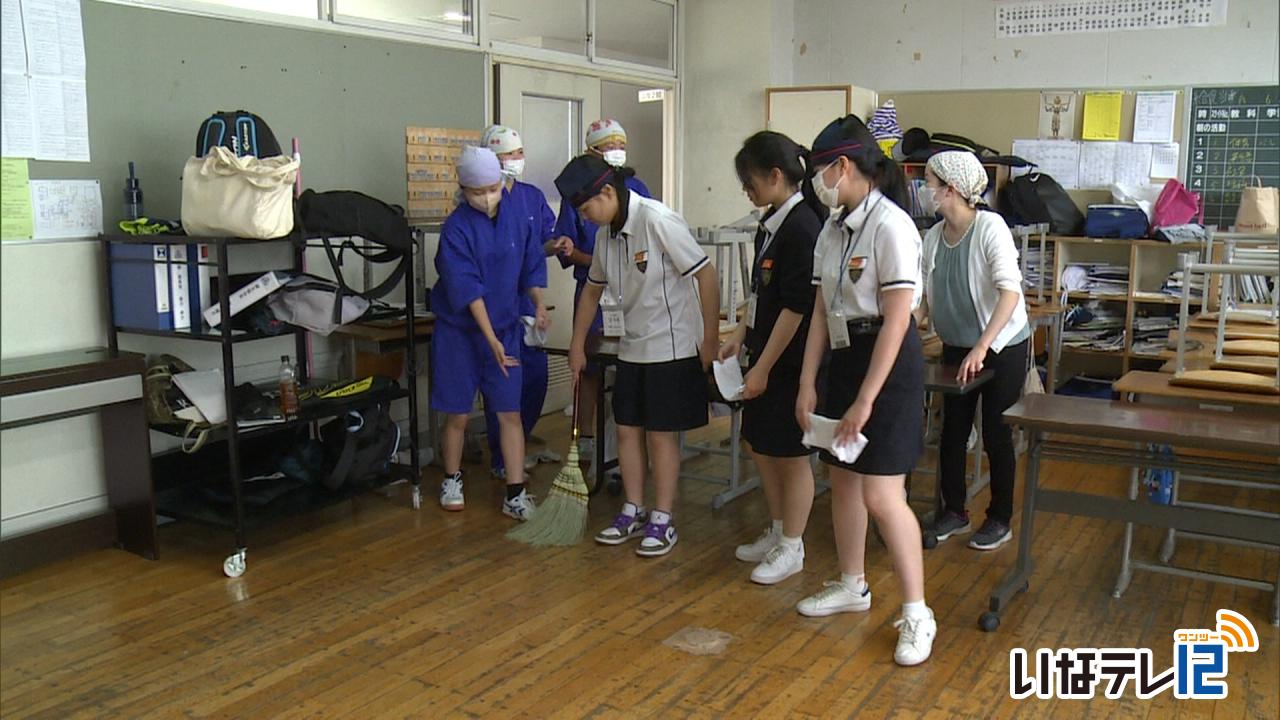 南箕輪中学校に韓国の中学生が学校交流訪問