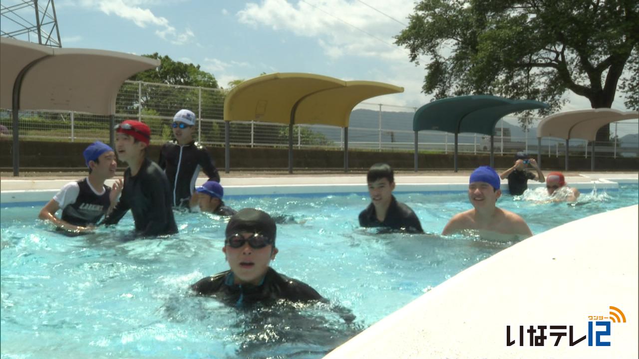 東部中１年生が市民プールで水泳授業