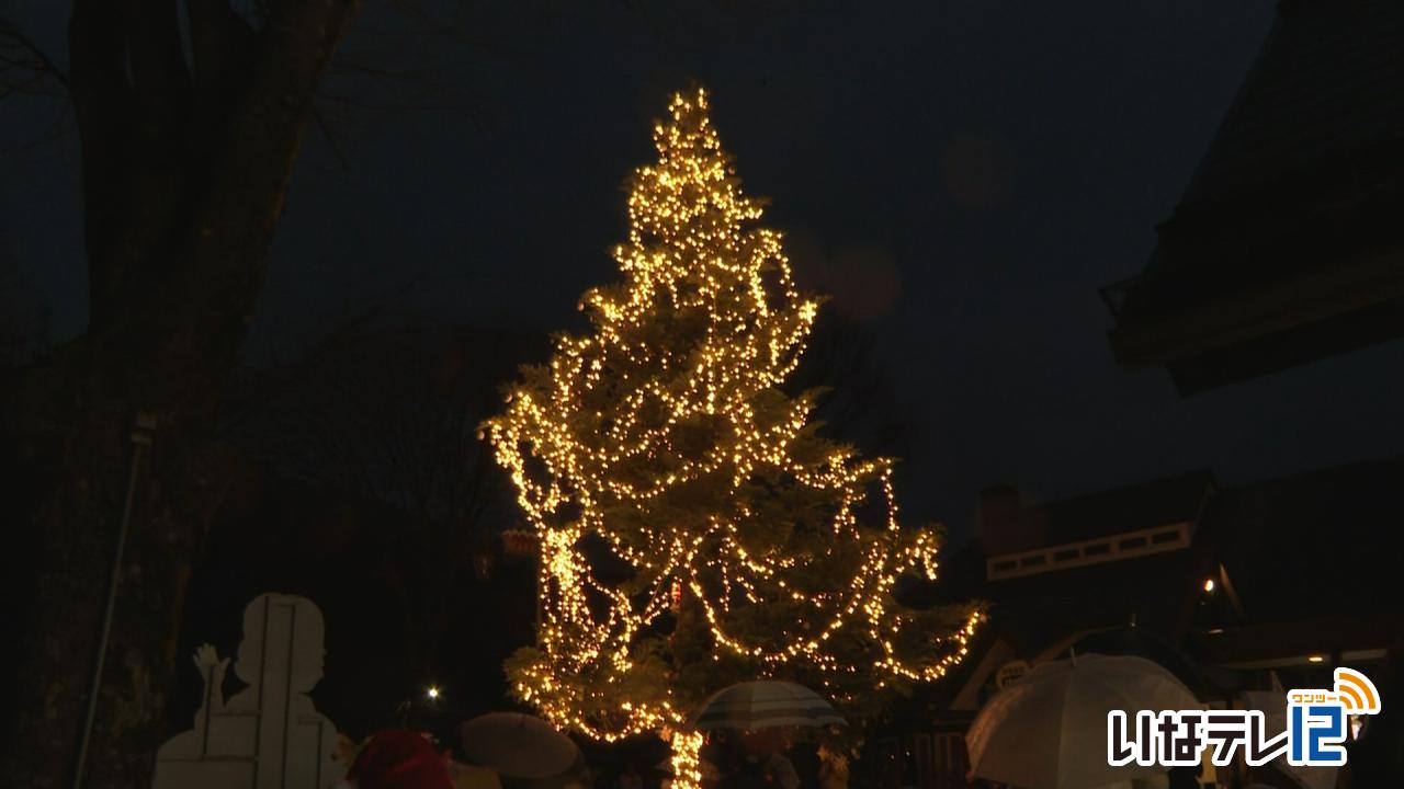 伊那市長谷でクリスマスツリー点灯