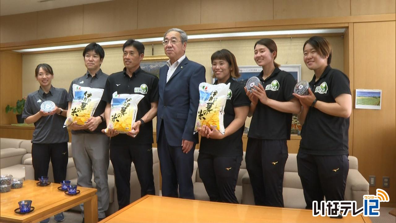 女子ソフト　伊予銀行ヴェールズが伊那で合宿