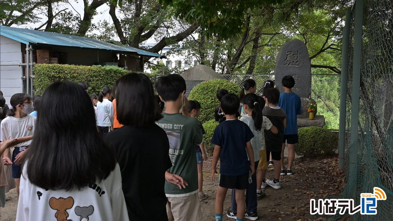 直江津遭難から８２年　児童が慰霊