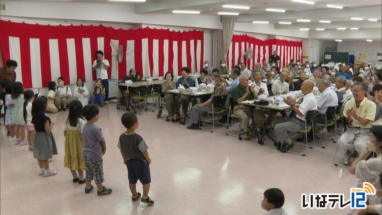 西町区敬老会　園児が歌やダンス披露