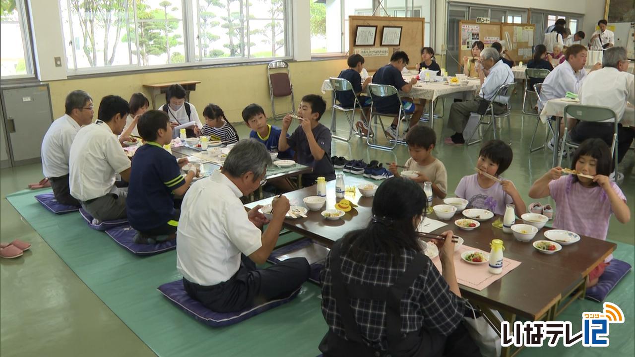 五平餅無償提供１５年で記念給食会