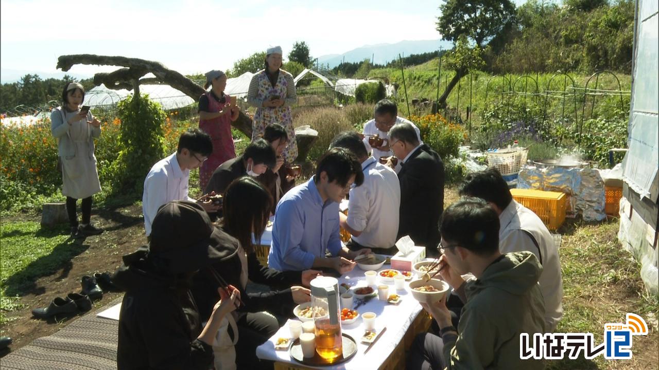 箕輪町地域おこし協力隊が芋煮会