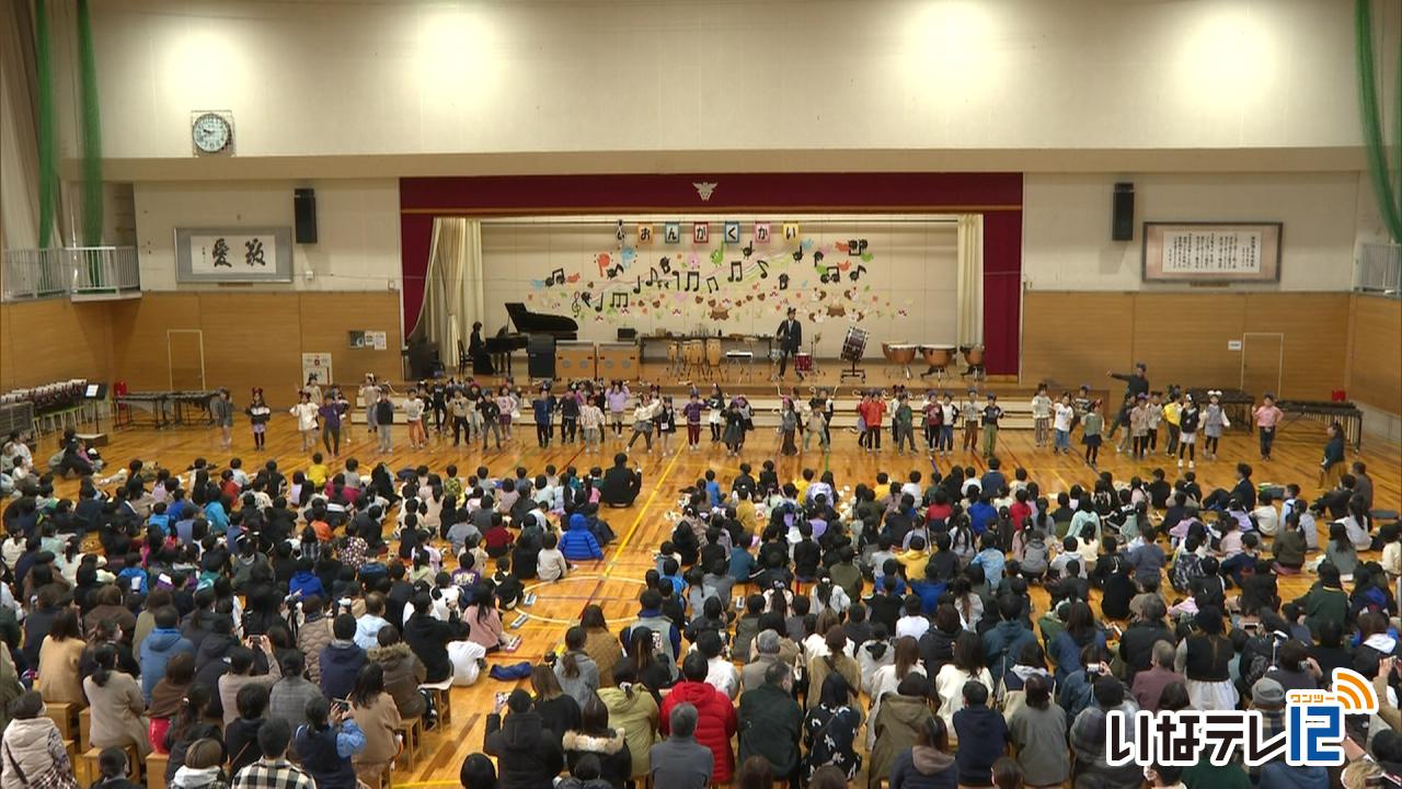 南箕輪小学校で音楽会