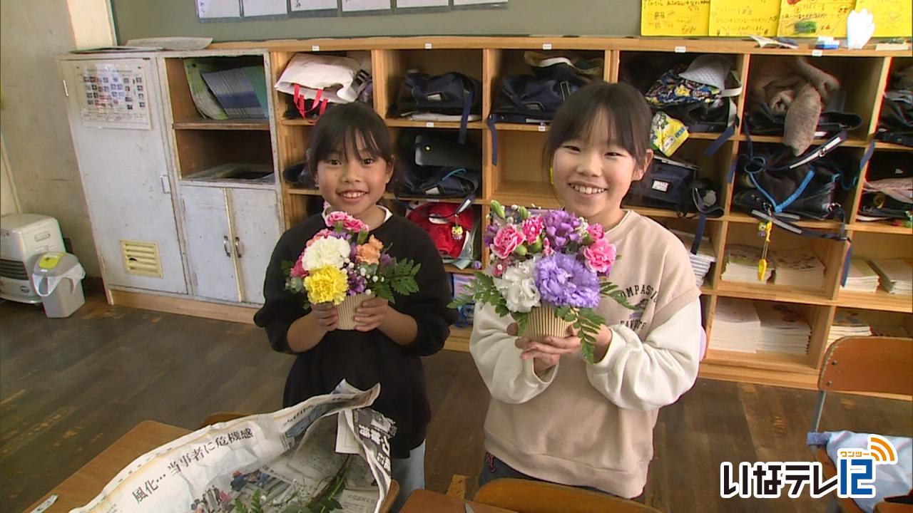 富県小学校３年生　フラワーアレンジメントを体験