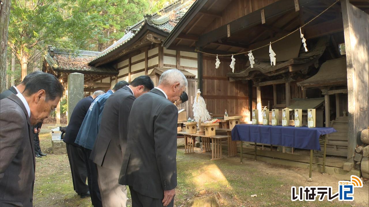 地酒やまむろ２０周年　新酒を奉納