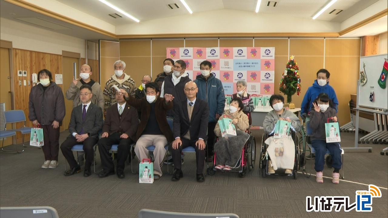 伊那LC　クリスマスプレゼント贈る