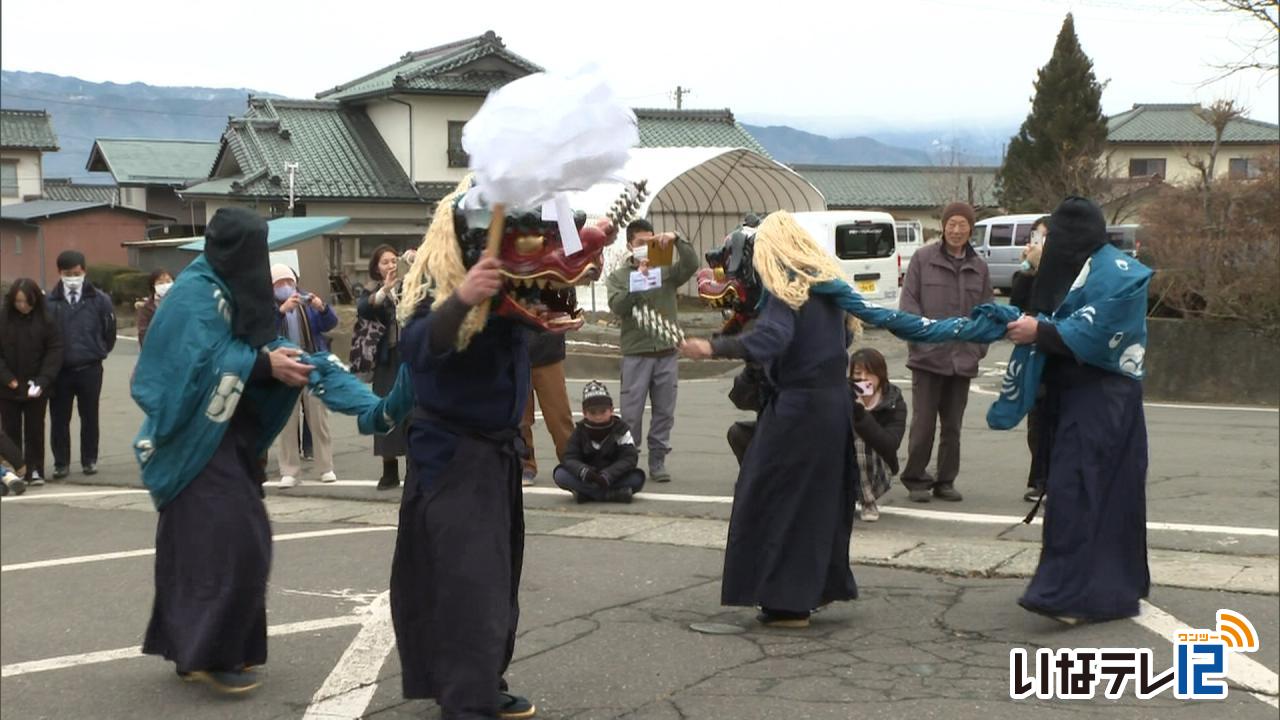 伝統の中曽根の獅子舞