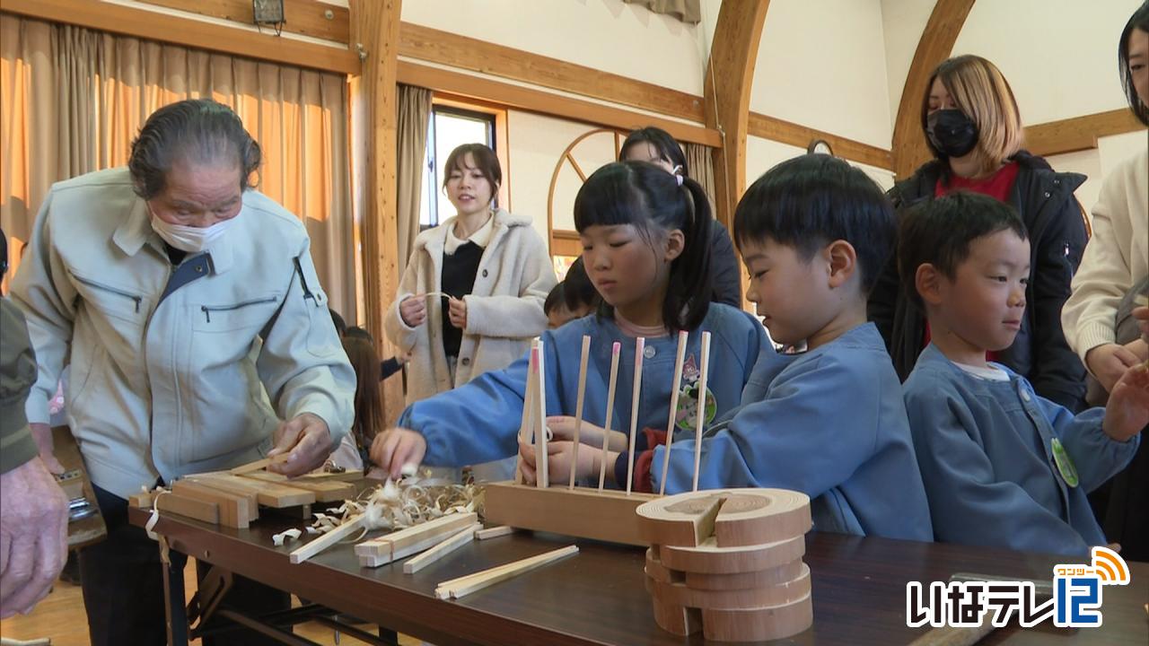 園児が親子で箸作りに挑戦