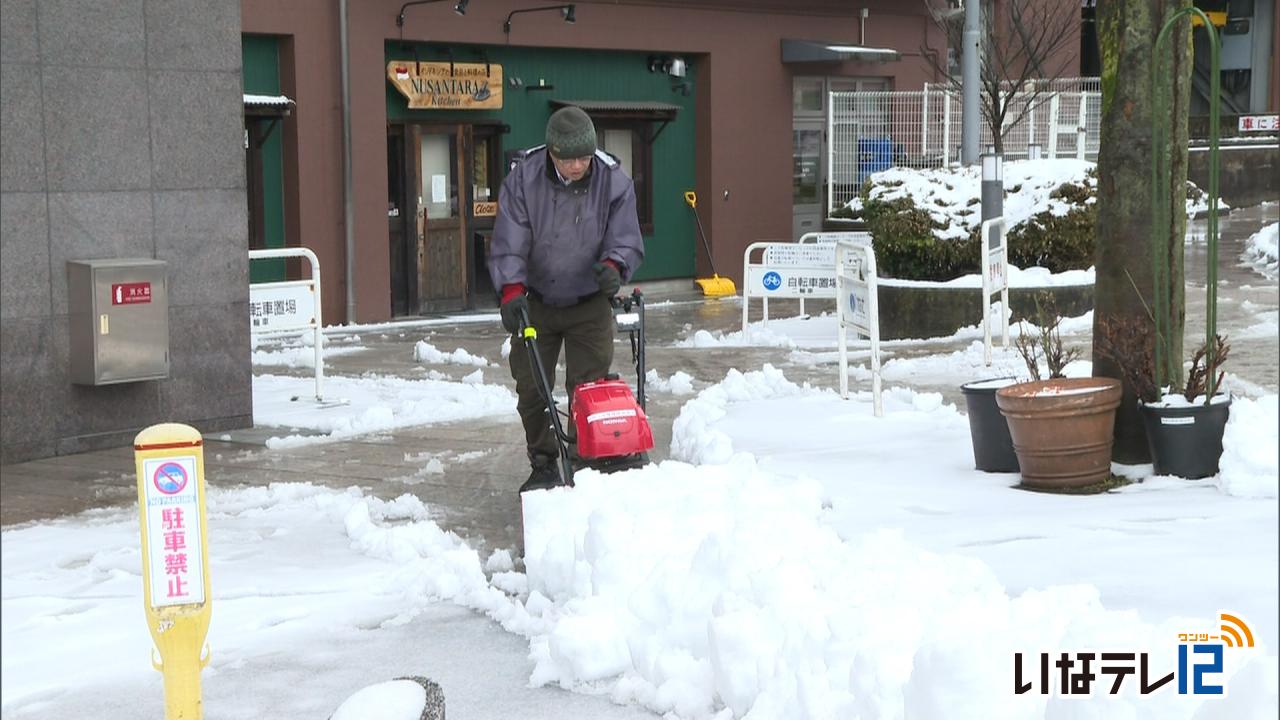 伊那地域で雪　交通機関に影響