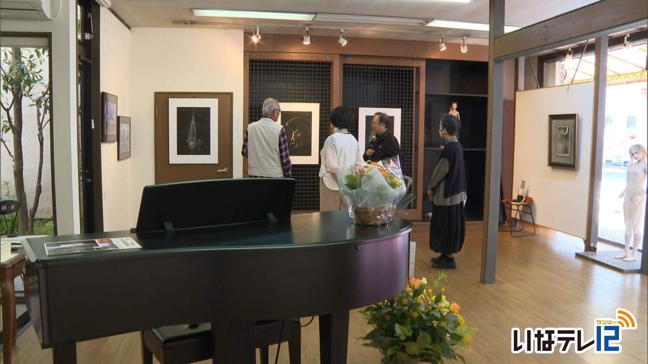 写真や人形 ７人の女流作家展