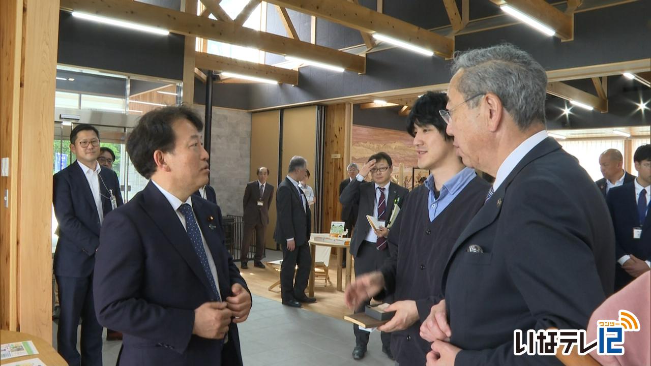 笹川農水産副大臣伊那市を視察