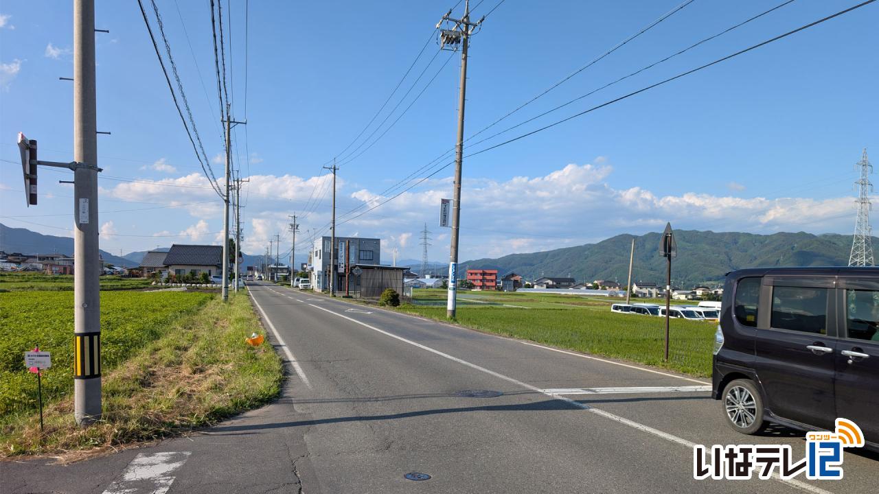 箕輪町の春日街道で交通事故 90代女性重体