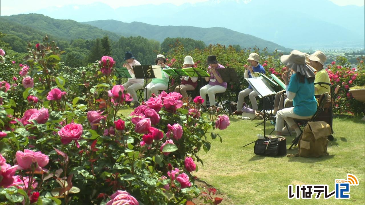 しんわの丘でオカリナ演奏
