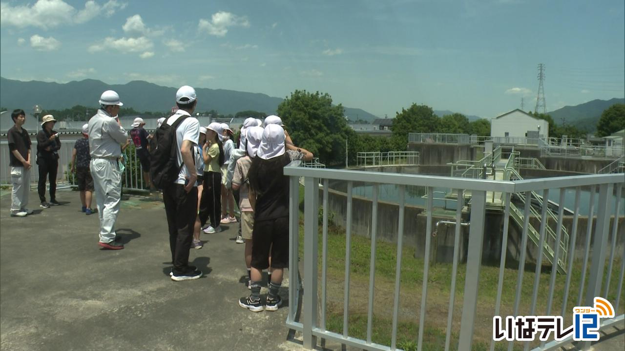箕輪西小4年生 水道施設見学