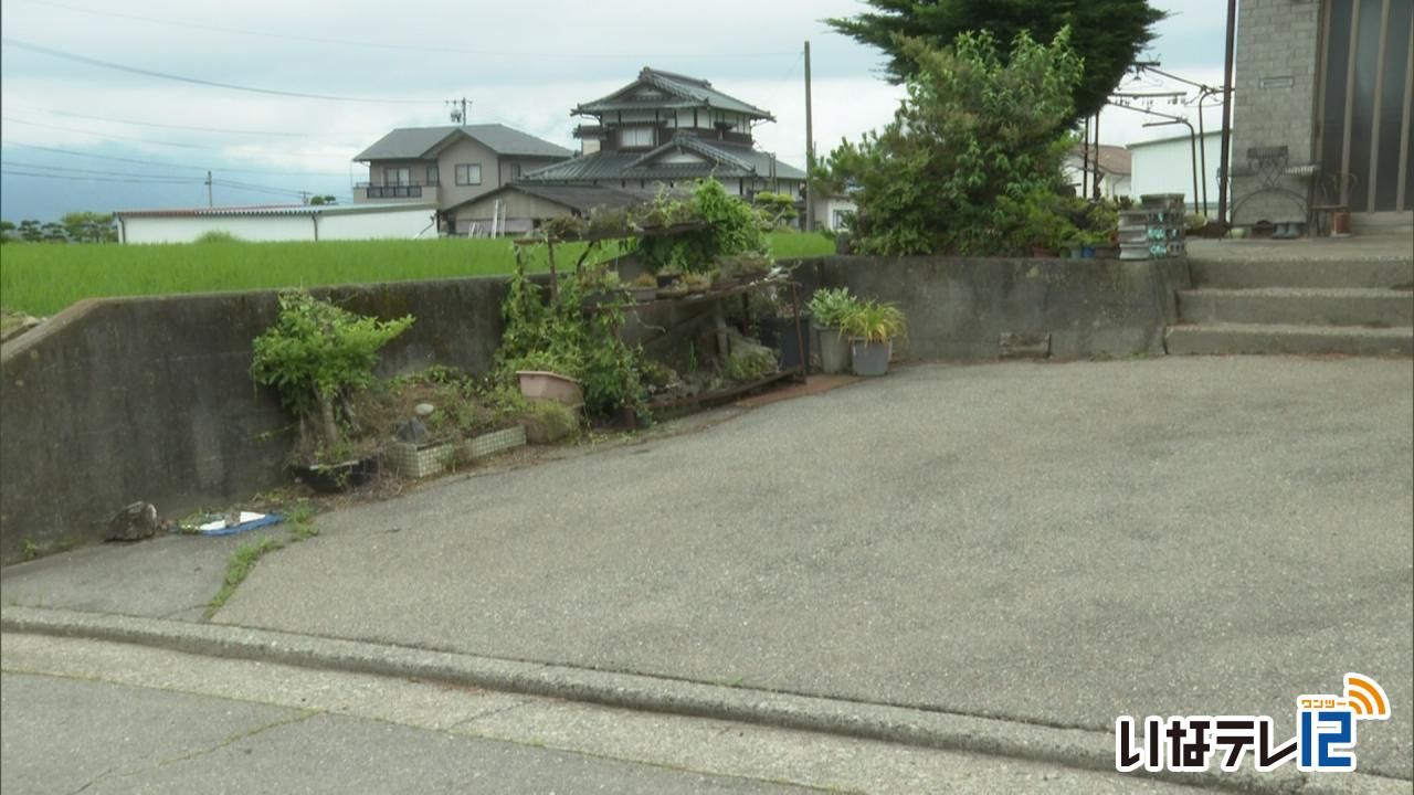 手良野口で降車中に車に巻き込まれ大けが