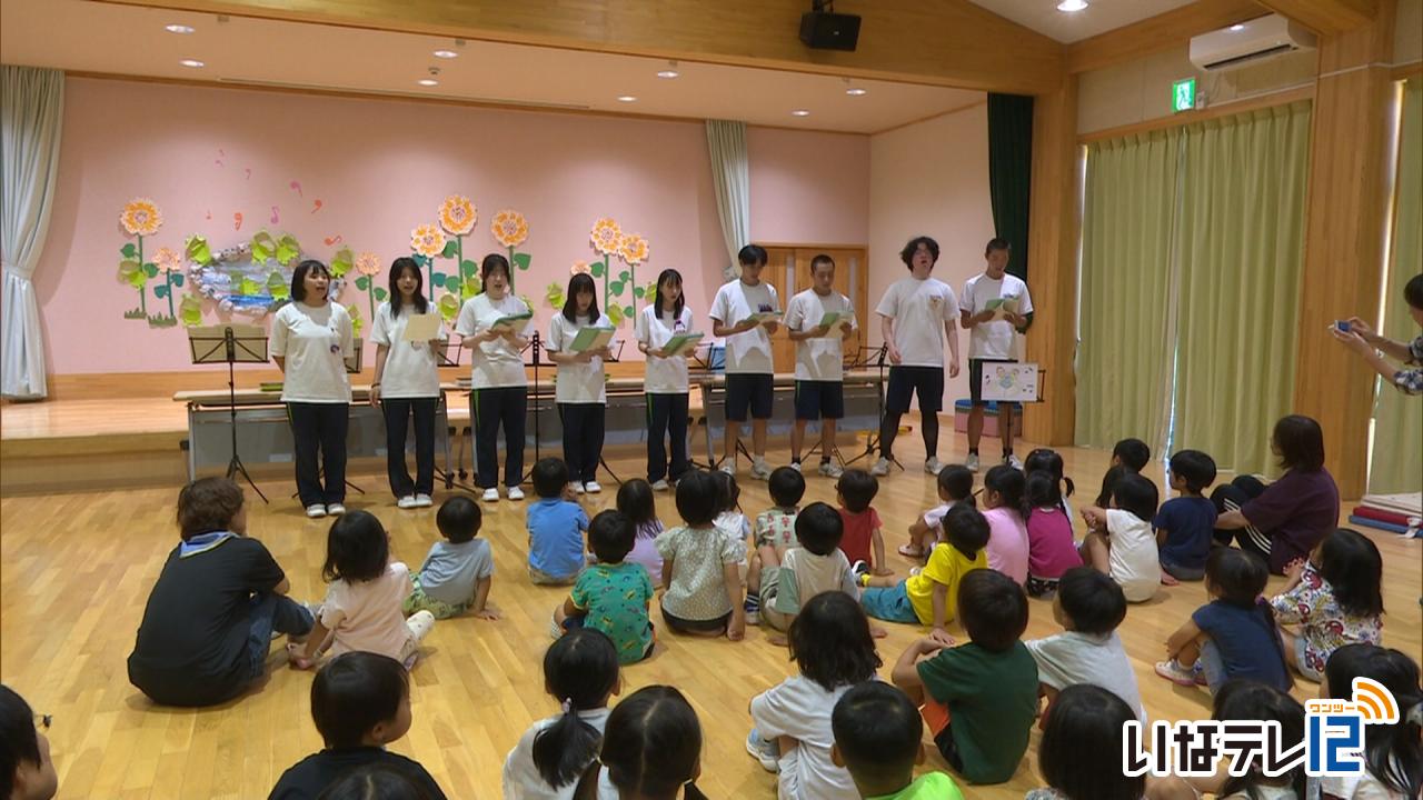 高遠高校3年生　音楽通し園児と交流