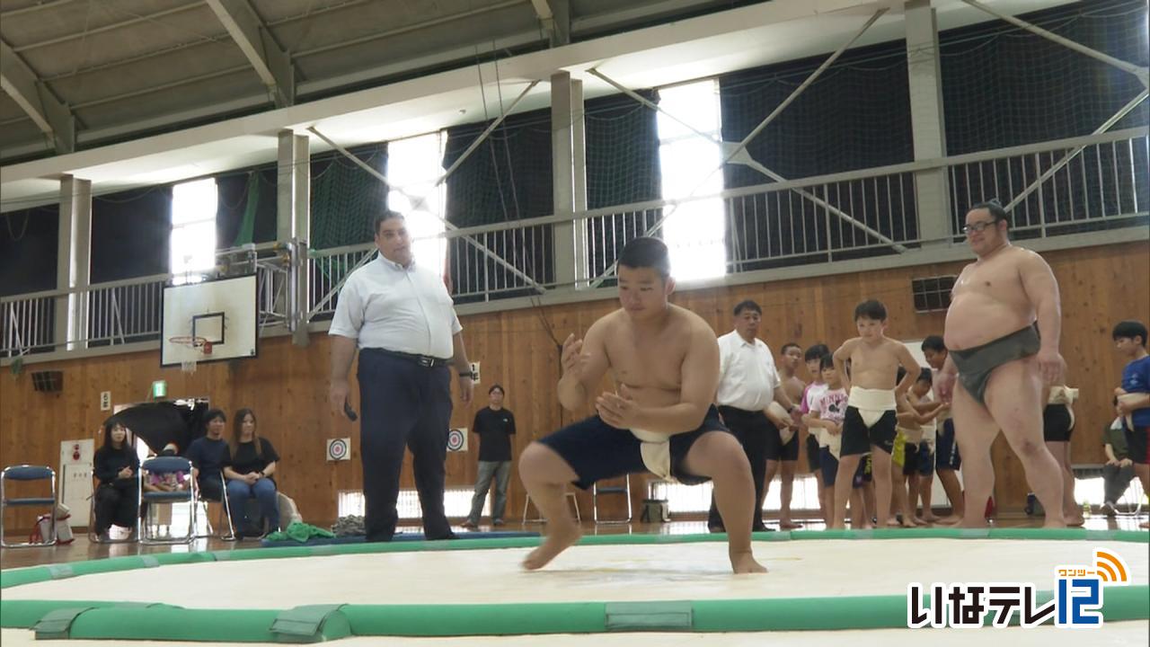親方と力士が指導 相撲教室